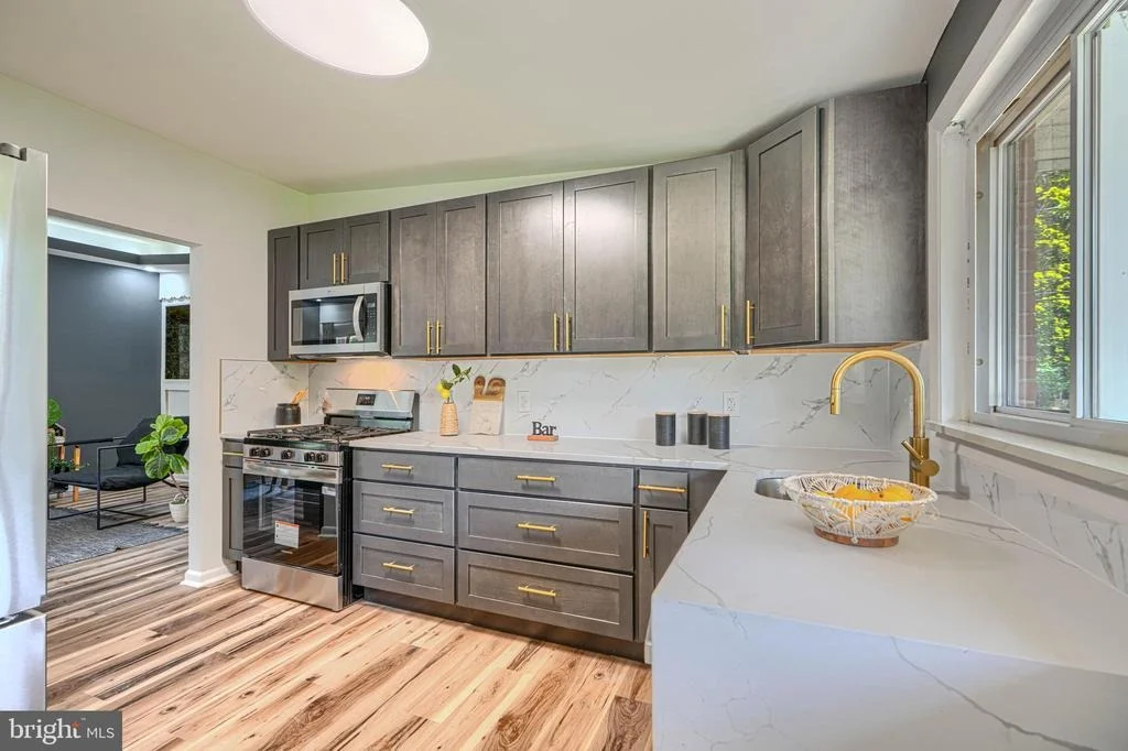 Photo of 6821 BARNETT ROAD