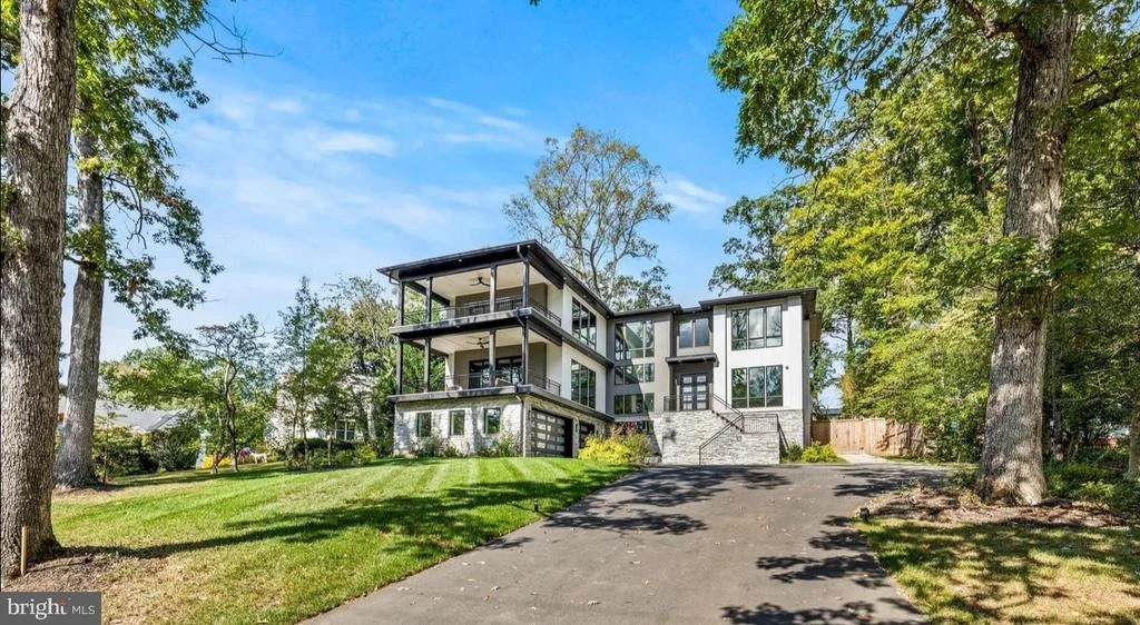 Photo of 6884 CHURCHILL ROAD