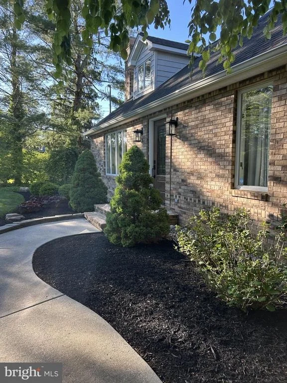 Photo of 902 N ISLAND ROAD