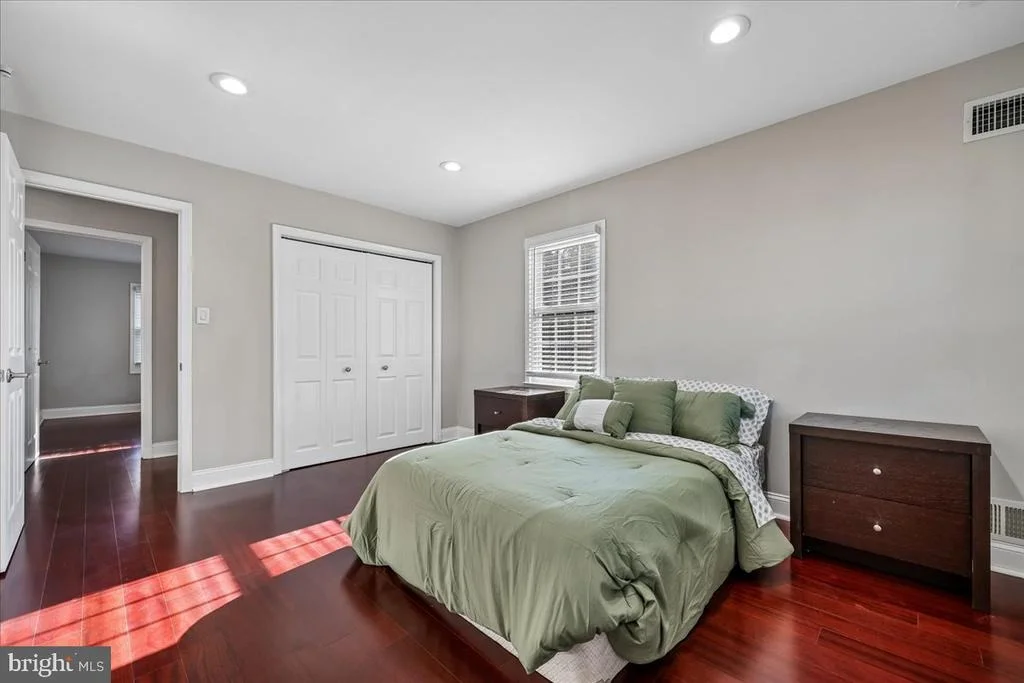 Photo of 6 CRESTVIEW COURT