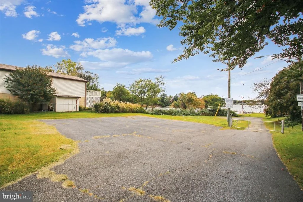 Photo of 8413 GENEVA ROAD