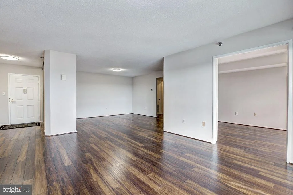Photo of Unit 31007 at 15115 INTERLACHEN DRIVE