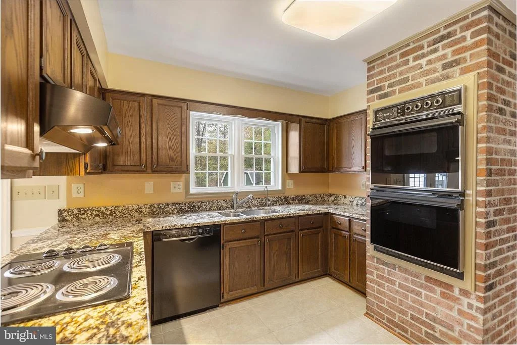 Photo of 1386 REDWOOD CIRCLE