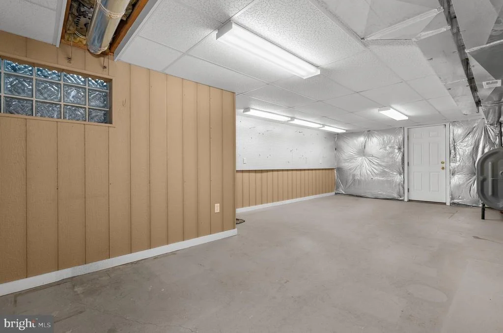 Photo of 668 WHITE SWAN DRIVE