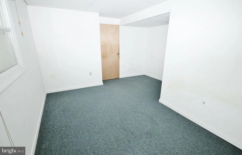 Photo of 5504 INVERCHAPEL ROAD
