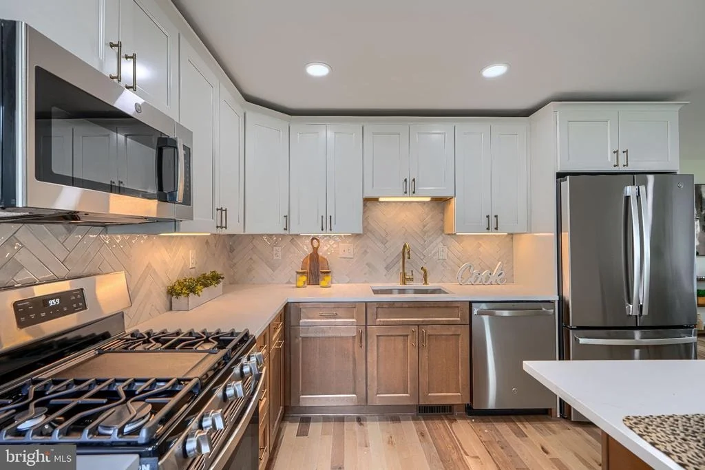 Photo of 11305 MAPLEVIEW DRIVE