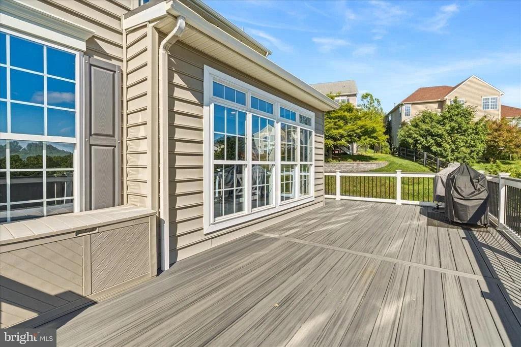 Photo of 2258 W. GREENLEAF DRIVE