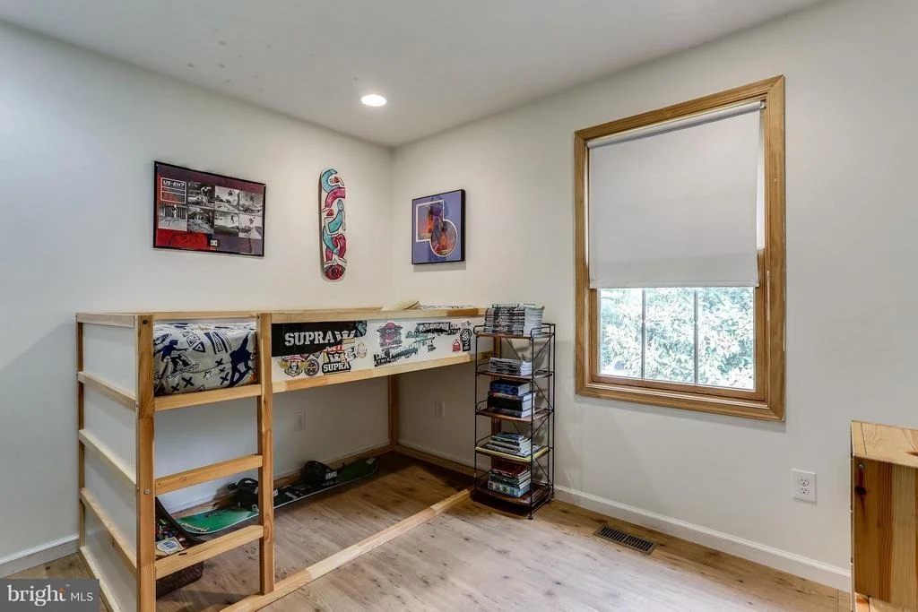 Photo of 828 WARREN ROAD
