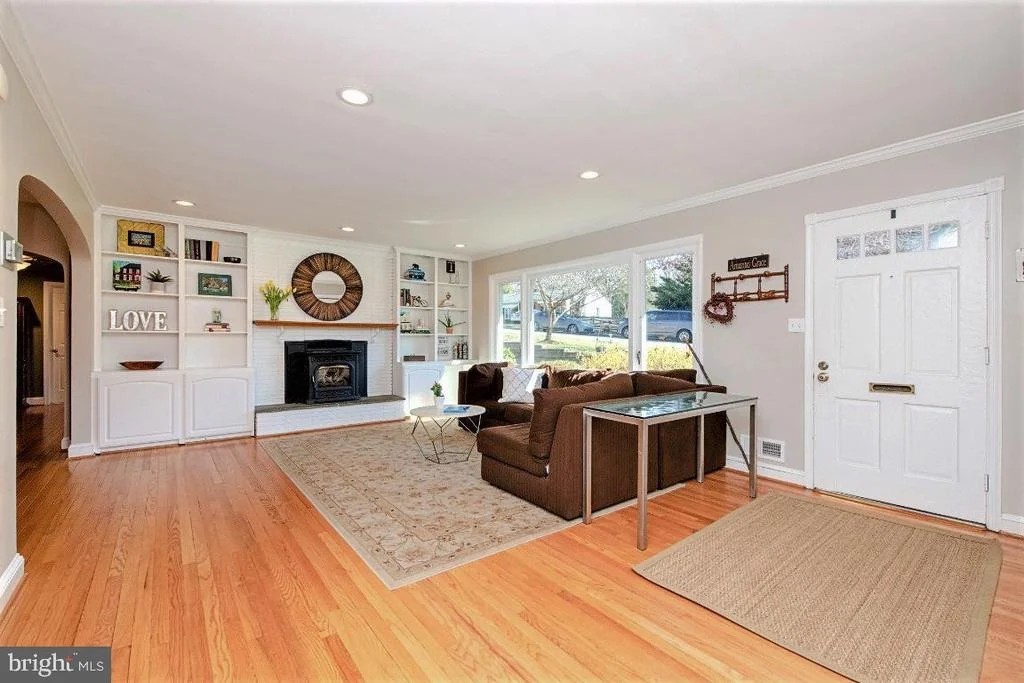 Photo of 400 RANGE ROAD