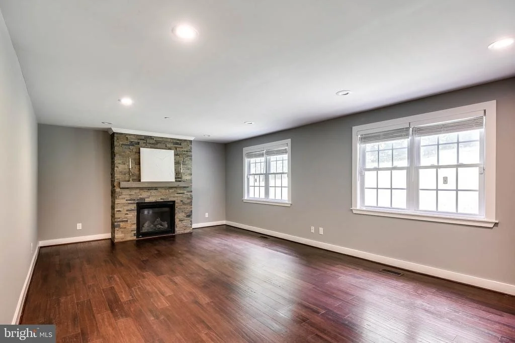 Photo of 3319 MAIL ROAD