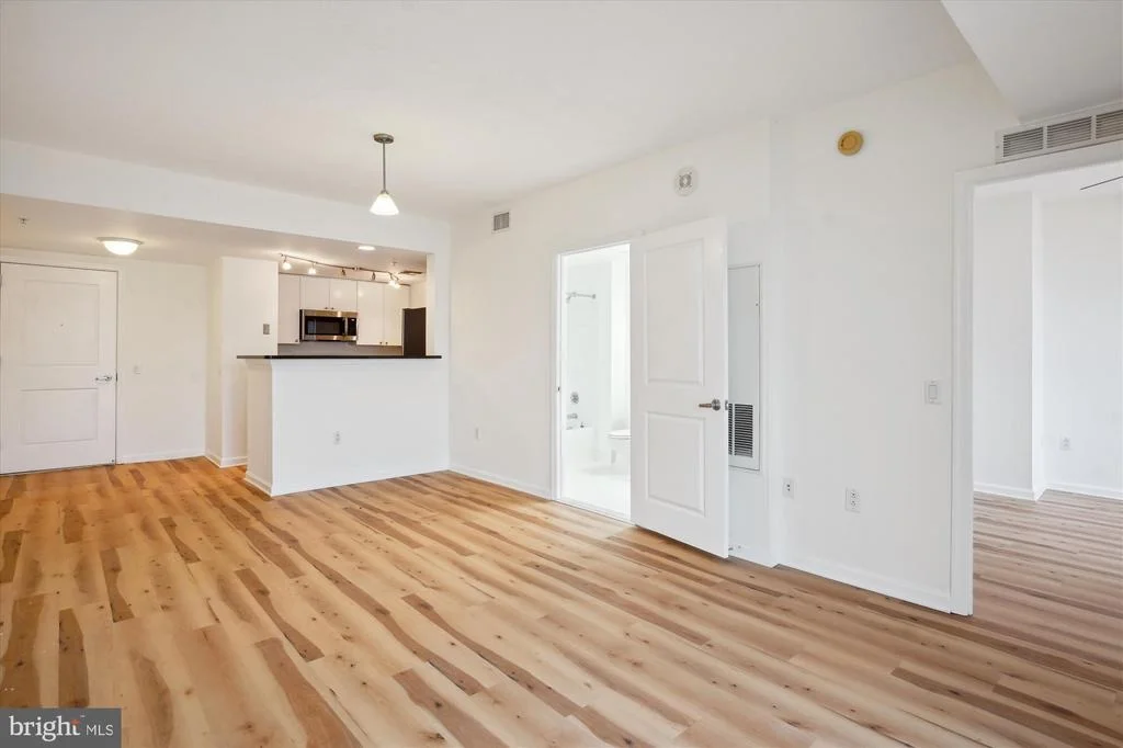Photo of Unit 806 at 930 WAYNE AVENUE