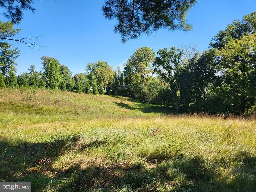 Photo of 12425 HILL CREST
