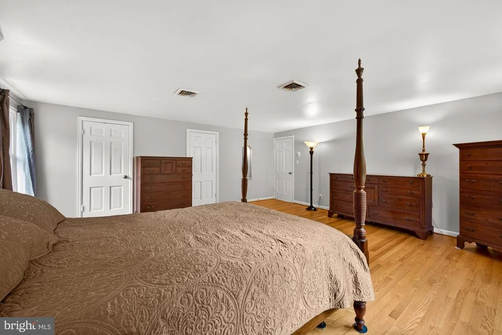 Photo of 11416 VALE ROAD