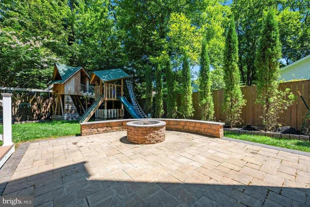 Photo of 8404 STONEWALL DRIVE