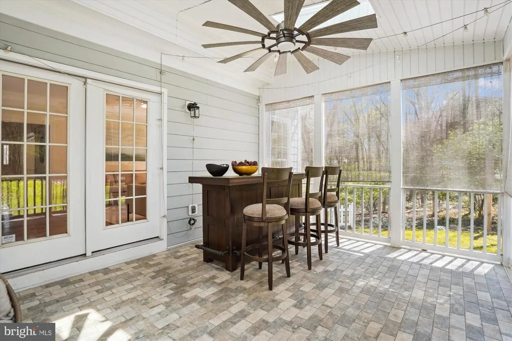 Photo of 302 TSCHIFFELY SQUARE ROAD