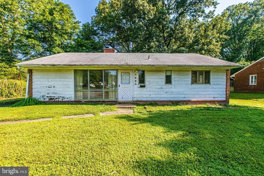 Photo of 7420 AXTON