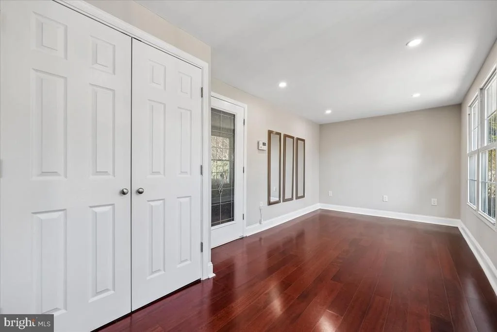 Photo of 6 CRESTVIEW COURT