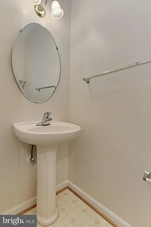 Photo of 6715 SELBOURNE LANE
