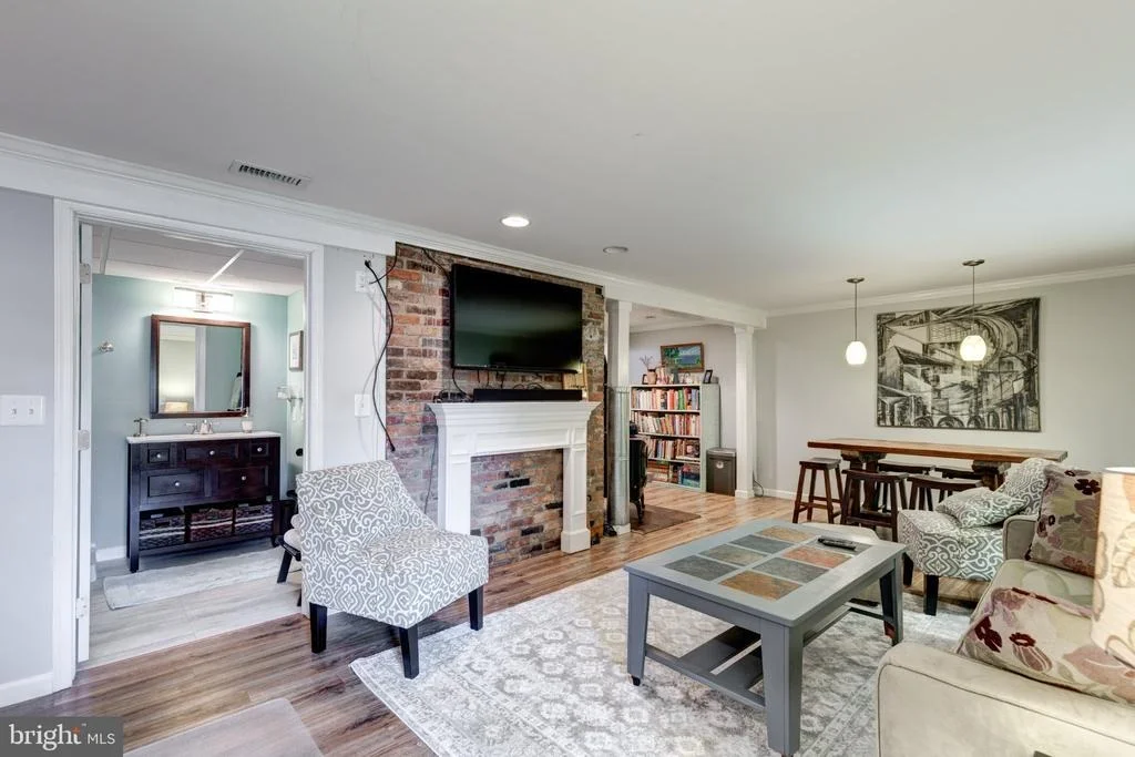 Photo of 701 LONGVIEW AVENUE