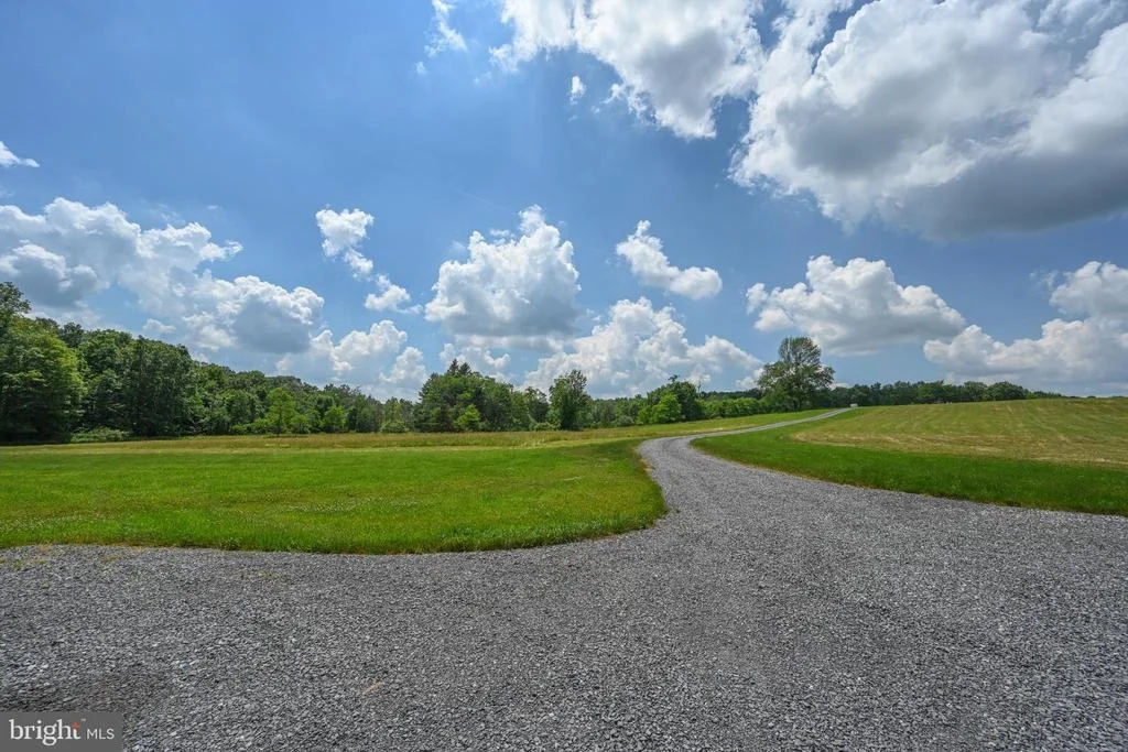 Photo of 415 NAZELROD ROAD