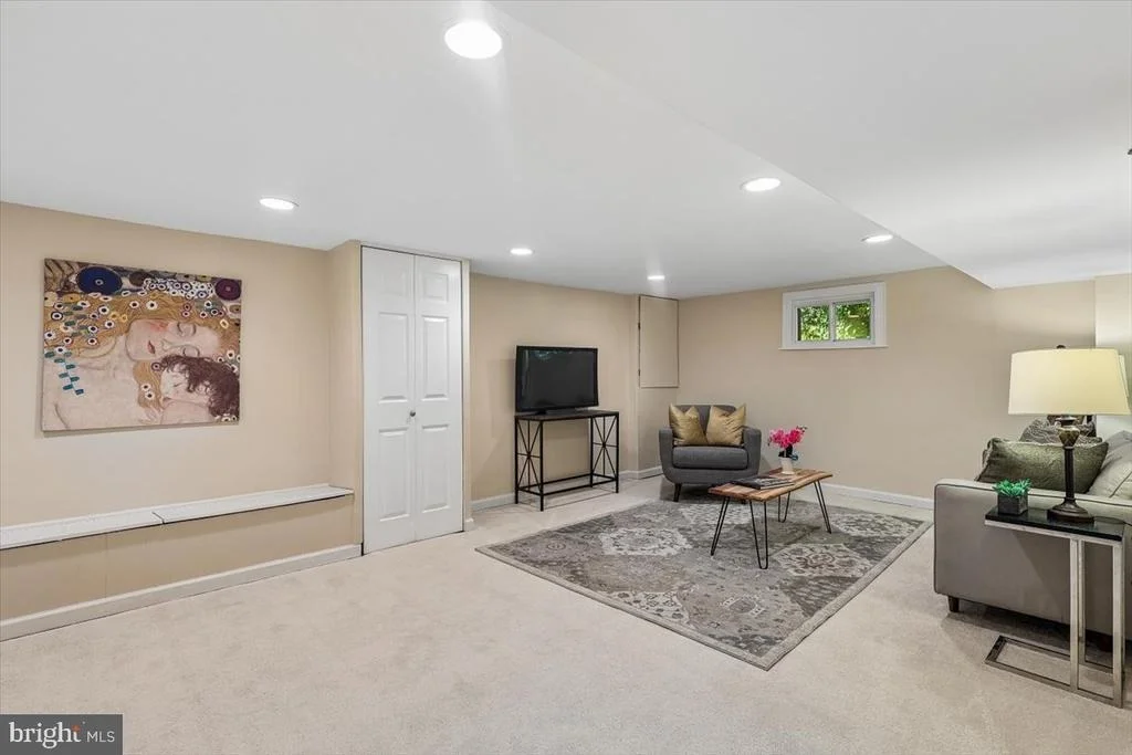 Photo of 1501 CREST ROAD