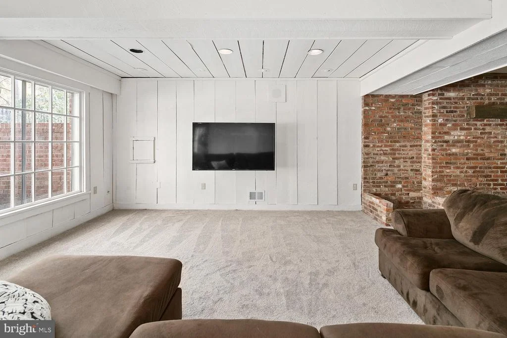 Photo of 1613 FOREST LANE