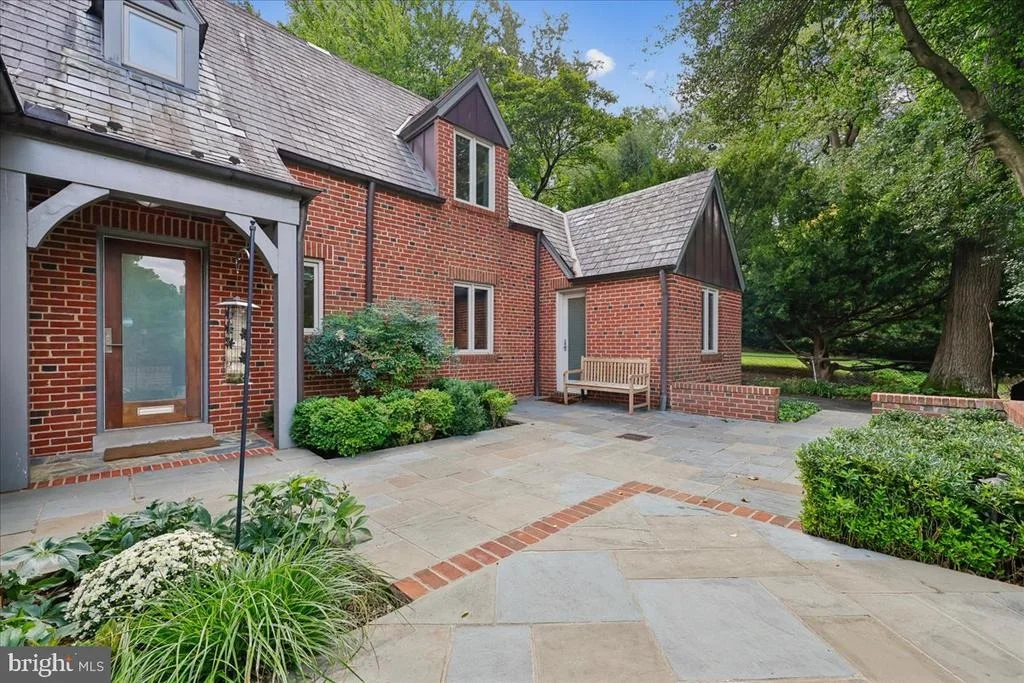 Photo of 1212 WOODSIDE PARKWAY