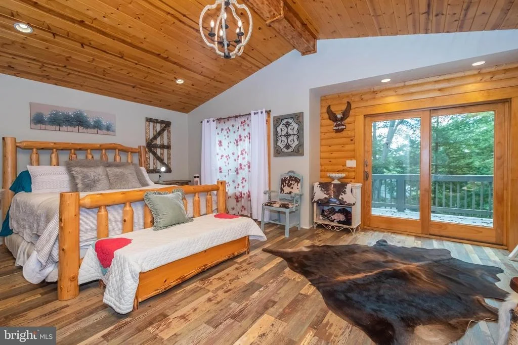 Photo of 495 WHITE OAK DRIVE