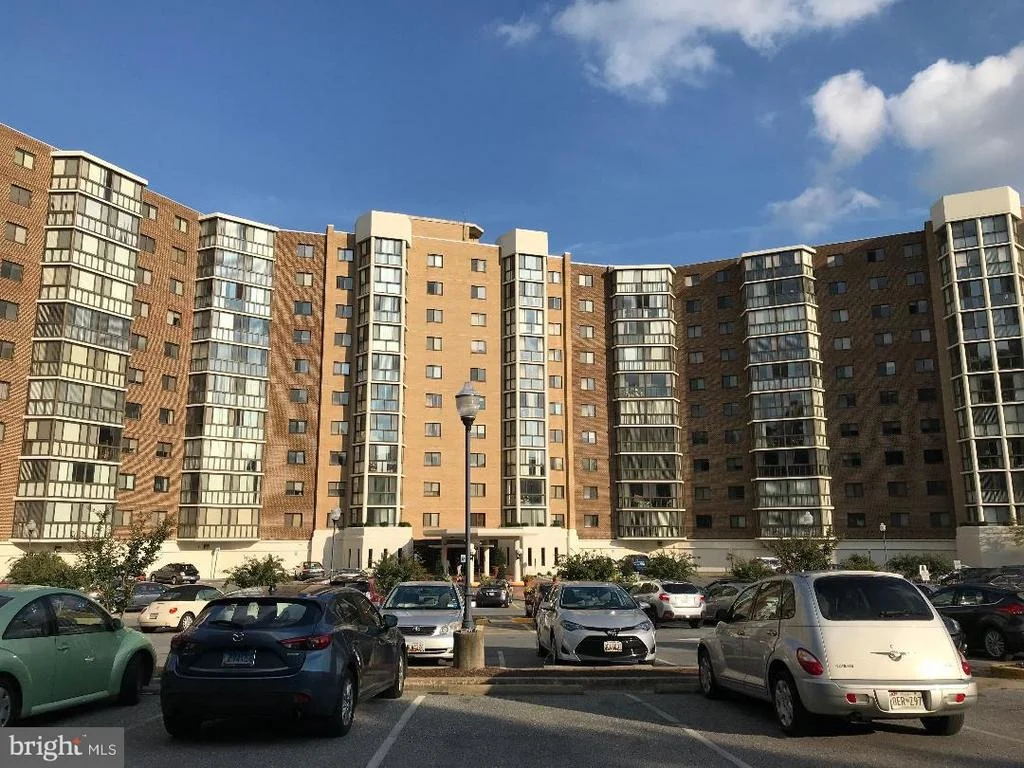 Photo of Unit 4606 at 15100 INTERLACHEN DRIVE