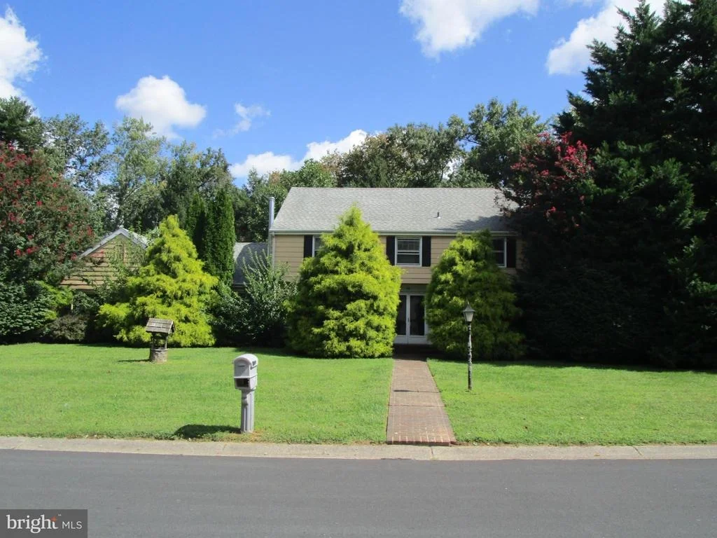 Photo of 40 W FAIRWAY CIRCLE