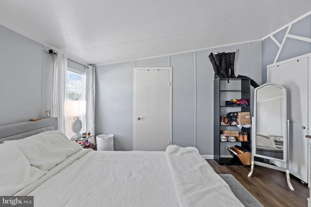 Photo of 43 MIDWAY AVENUE