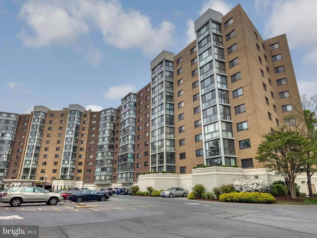 Photo of Unit 31012 at 15115 INTERLACHEN DRIVE