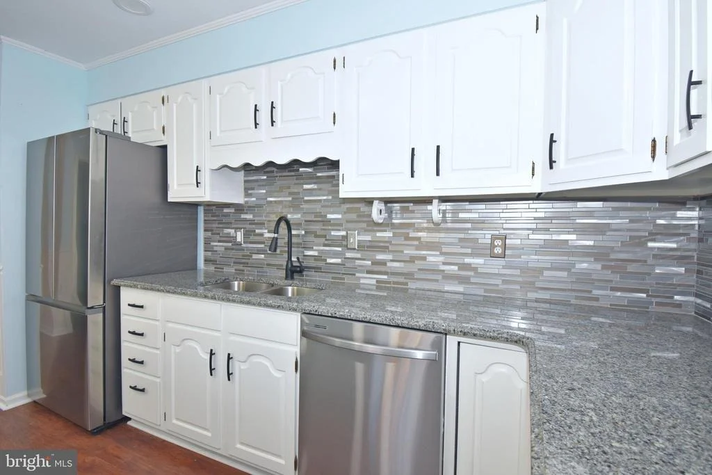 Photo of 4011 GROSSE POINT DRIVE