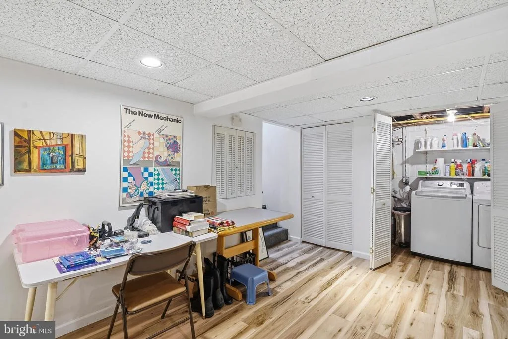 Photo of 2303 FARRINGDON ROAD