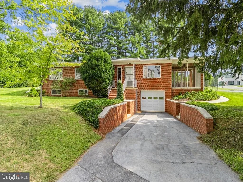 Photo of 205 FRANKLIN STREET
