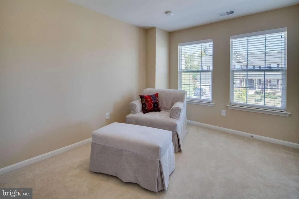 Photo of 5926 FAIRLEE ROAD