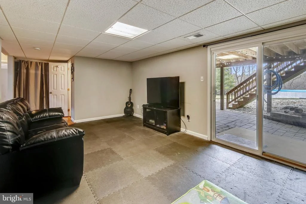 Photo of 19510 THOMAS DRIVE