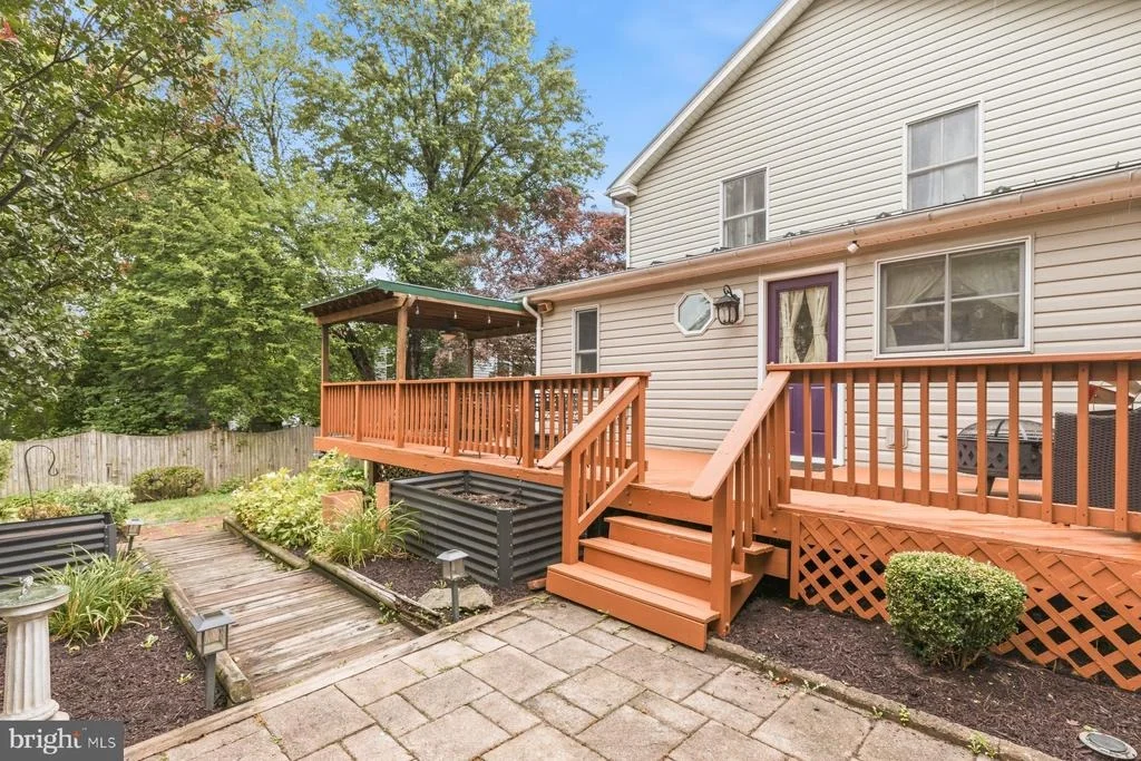 Photo of 1105 MONTGOMERY STREET