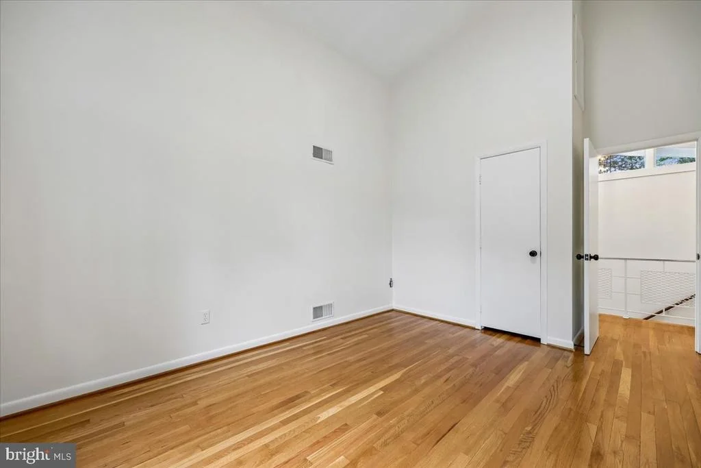 Photo of 1105 LAMBERTON DRIVE