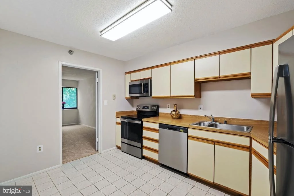 Photo of Unit 4604 at 15100 INTERLACHEN DRIVE