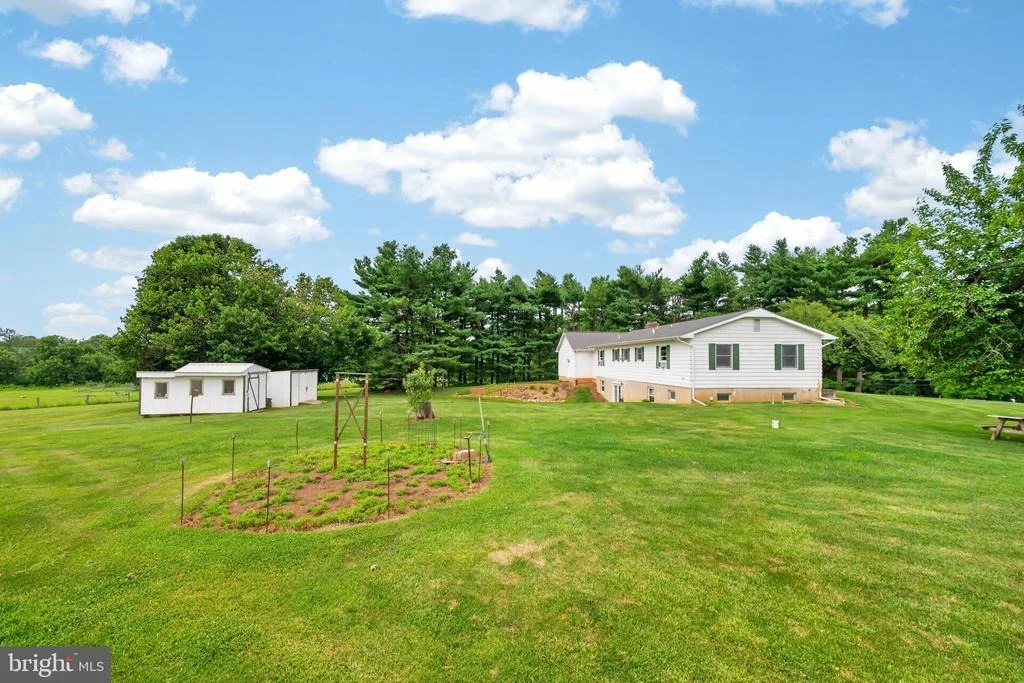 Photo of 13835 HOWARD ROAD