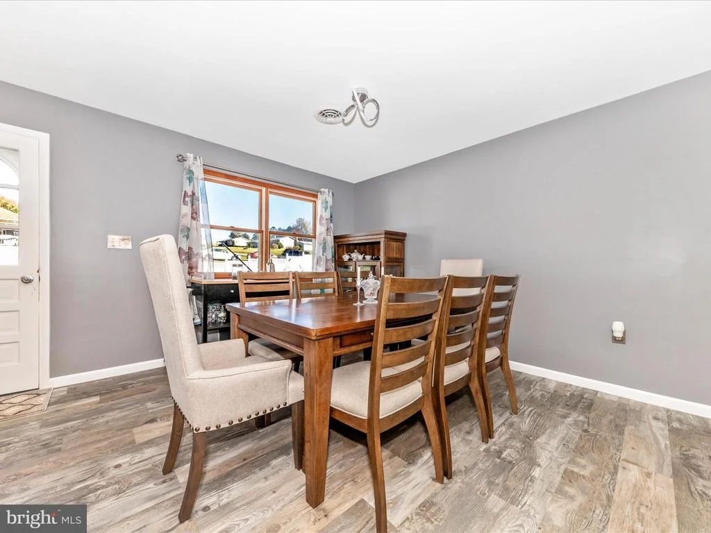 Photo of 9242 OAK TREE CIRCLE