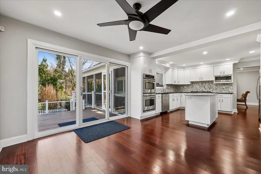 Photo of 6 CRESTVIEW COURT