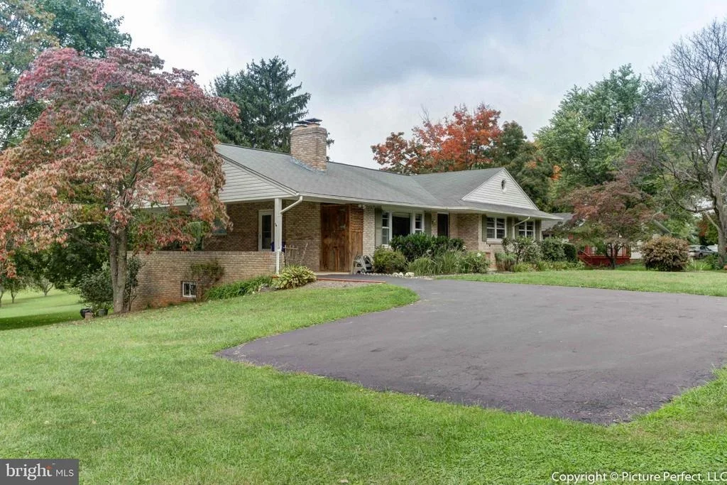 Photo of 28308 HONEYSUCKLE DRIVE