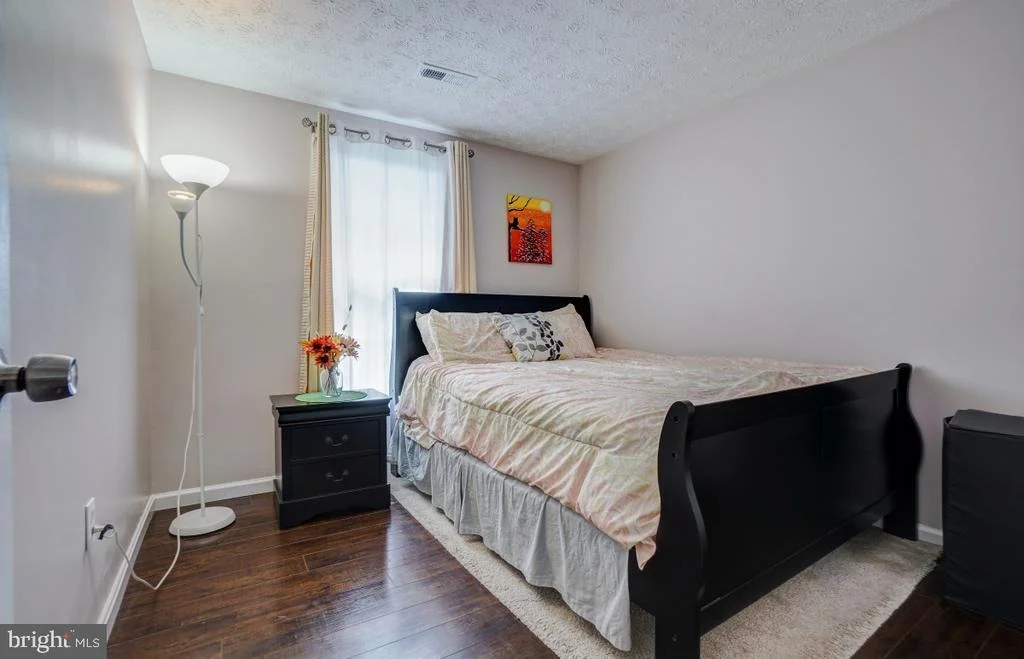 Photo of 8 TARFSIDE COURT