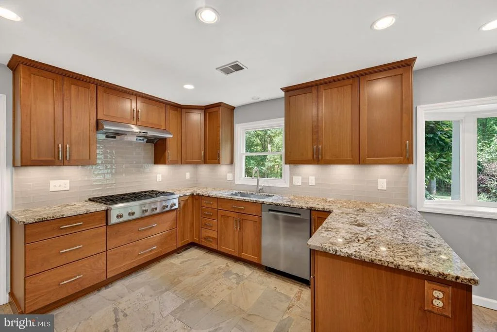 Photo of 11416 VALE ROAD