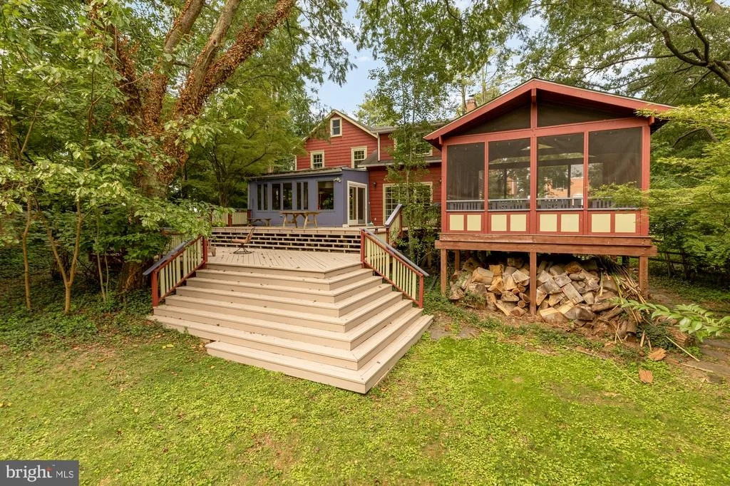 Photo of 9407 HALE PLACE