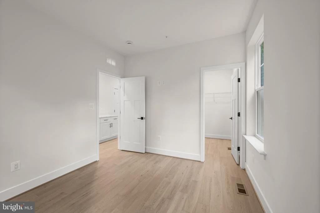 Photo of 2175 GLENCREST CIRCLE