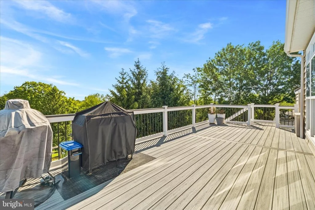 Photo of 2258 W. GREENLEAF DRIVE