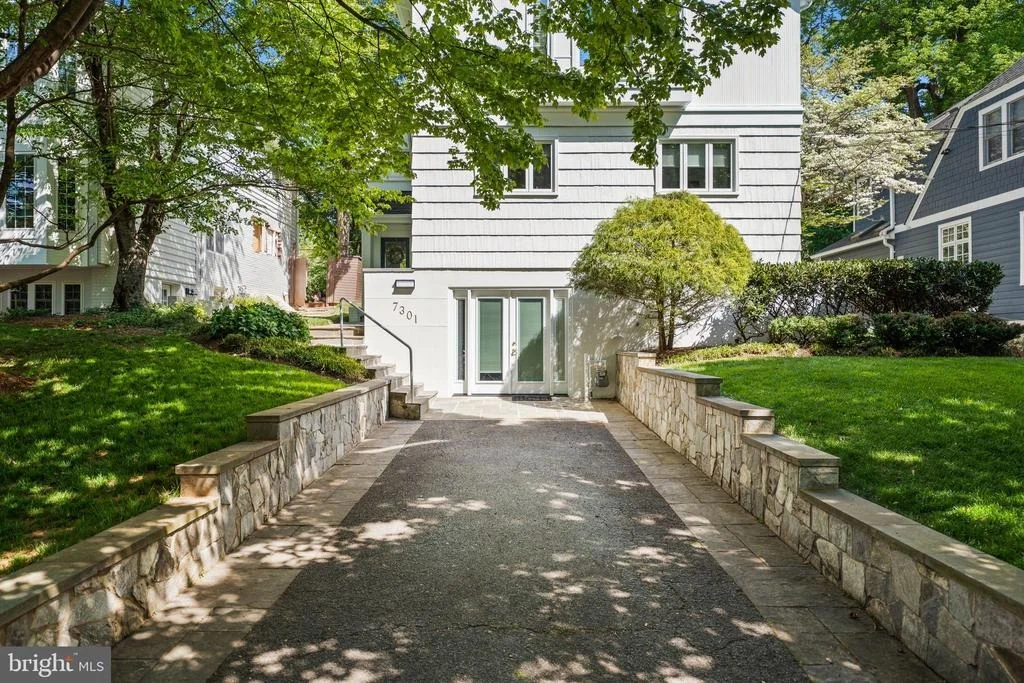 Photo of 7301 SUMMIT AVENUE